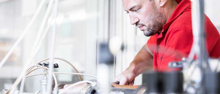 Vision & Mission Scherzinger Mitarbeiter von Scherzinger, der nach der Vision & Mission arbeitet.