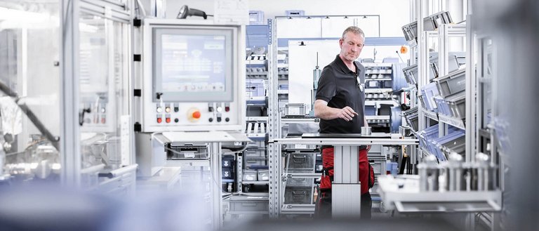 Pumpen-Bauart Außenzahnrad-Pumpe Mitarbeiter von Scherzinger bei der Herstellung einer Außenzahnrad-Pumpe.