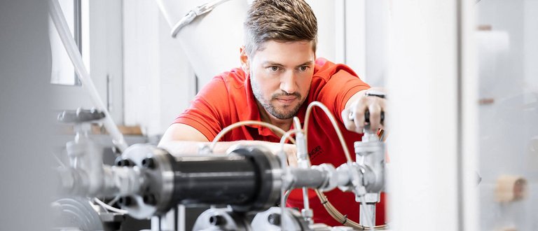 Zahnradpumpen Fahrzeugtechnik Furtwangen Herstellung eine Zahnradpumpe für die Fahrzeugtechnik von Scherzinger in Furtwangen.